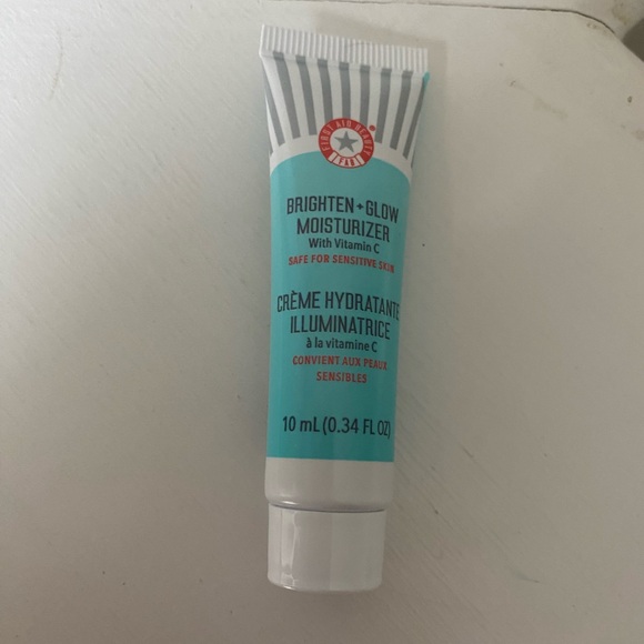 NWT FIRST AID BEAUTY Brighten + Glow Moisturizer W/ Vitamin C 10mL Deluxe Mini - Picture 2 of 4